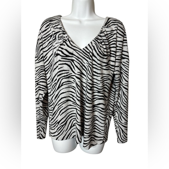 Maeve Anthropologie Top Women’s Sz M Zebra Animal Print V Neck Soft Knit Sexy - Picture 4 of 12